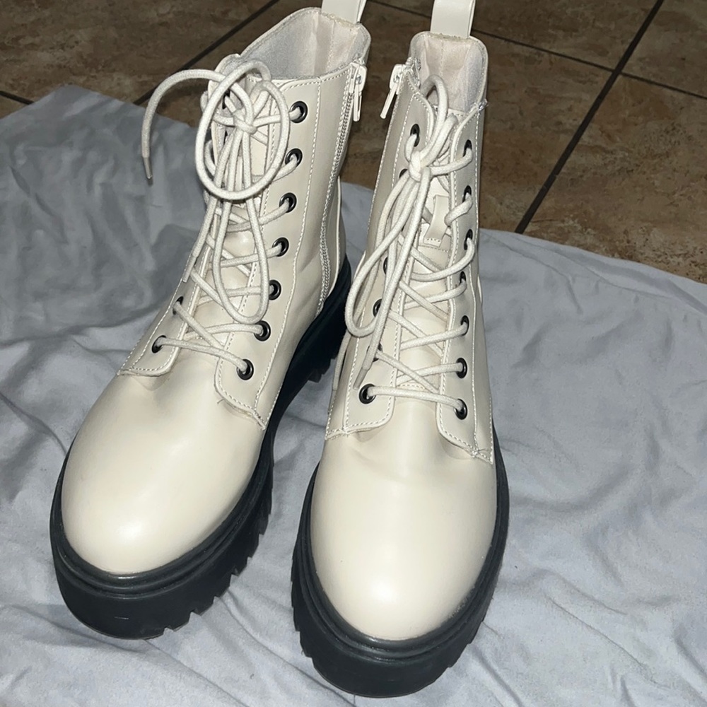 New Beige platform, lace-up boots from Forever21!